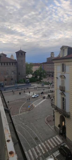 Colazione In Piazza Castello Acomodação com café da manhã Turim Exterior foto