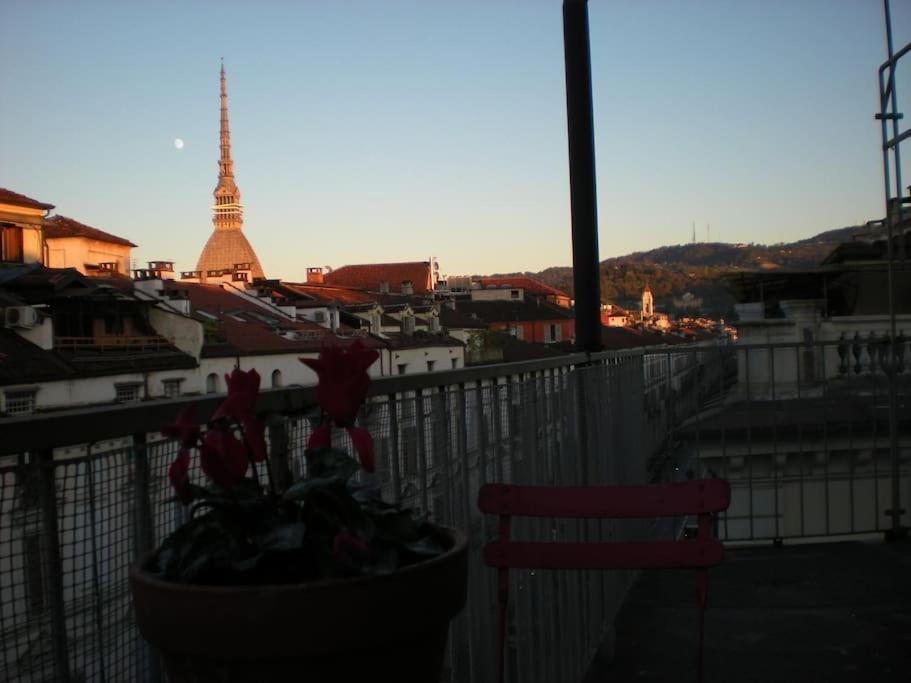 Colazione In Piazza Castello Acomodação com café da manhã Turim Exterior foto